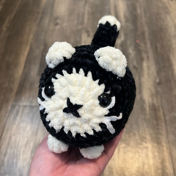 Black and White Kitty Cat 🐈‍⬛ Hand Crafted Crochet Plushie in Soft Snuggle Yarn - Picture 3 of 3